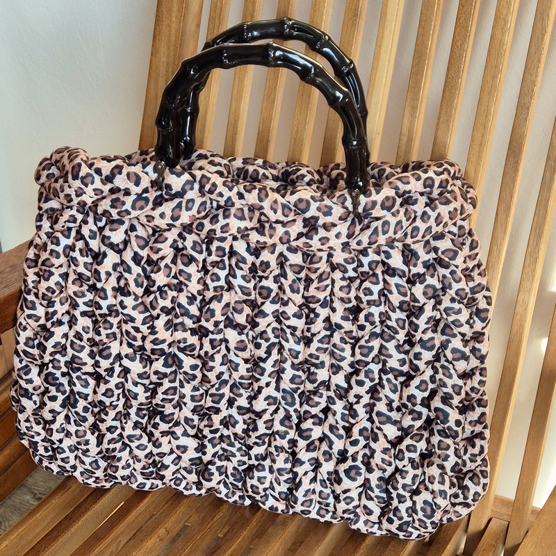 Sac grosses mailles crochet léopard